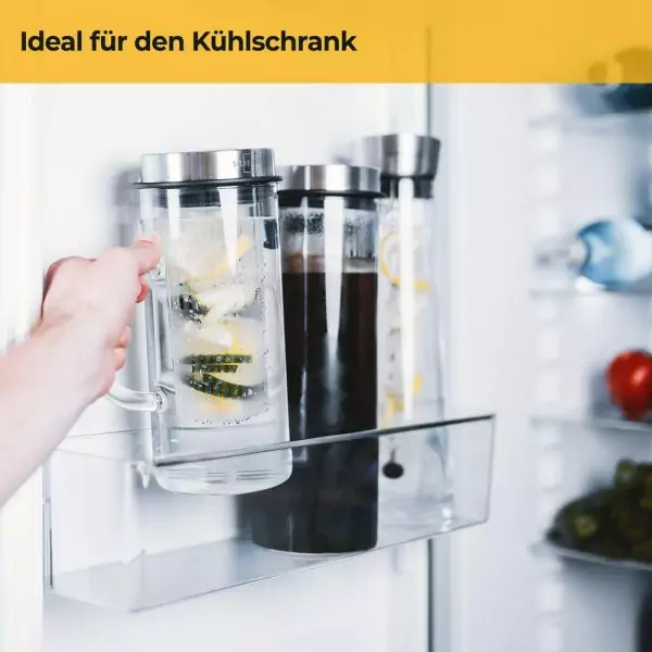100503 - Hitzebeständige 1 Liter Glaskaraffe mit Fruchteinsatz und Deckel - Kühlschranktür