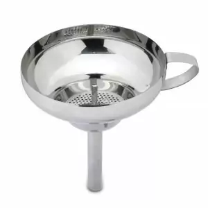 1003B28 - Edelstahltrichter mit abnehmbarem Siebeinsatz und mit feiner Lochung