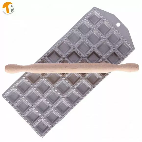 100904A - Ravioli Form als Platte für mehrere quadratische Ravioli - Obenansicht