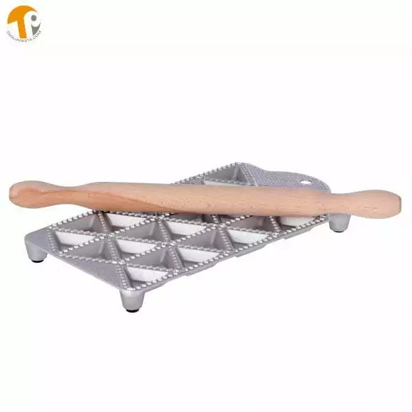 100904C - Ravioli Form als Platte für mehrere dreieckige Ravioli