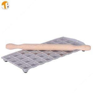 100904A - Ravioli Form als Platte für mehrere quadratische Ravioli