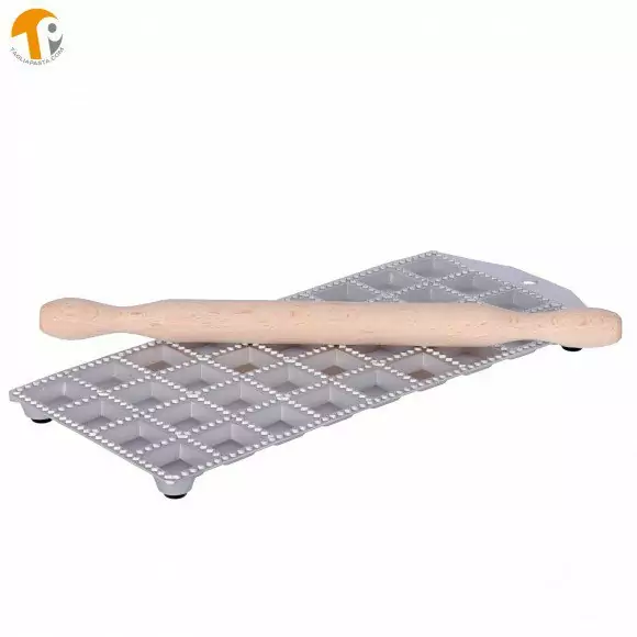 100904A - Ravioli Form als Platte für mehrere quadratische Ravioli