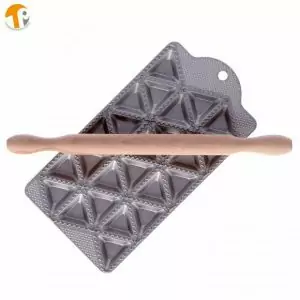 100904C - Ravioli Form als Platte für mehrere dreieckige Ravioli - Obenansicht