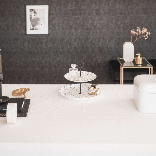 102602 - Etagere Keramik mit 2 Etagen in weiß-schwarz gepunktetem Look - auf Tisch