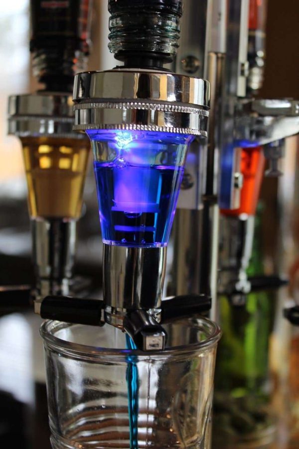 102505 - Bar Butler mit LED für 4 Flaschen von 0,7 bis 1 Liter im Karussell - 360 Grad drehbar - beim Einschenken