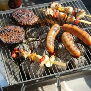 102504 -Klappgrill Edelstahl für unterwegs für 1-2 Personen - beim Grillen von oben