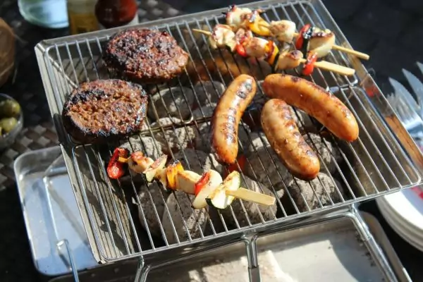 102504 -Klappgrill Edelstahl für unterwegs für 1-2 Personen - beim Grillen von oben