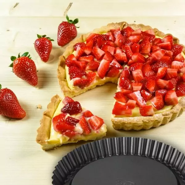103023A-Obstform mit Anti-Haftbeschichtung 22 cm - mit Kuchen