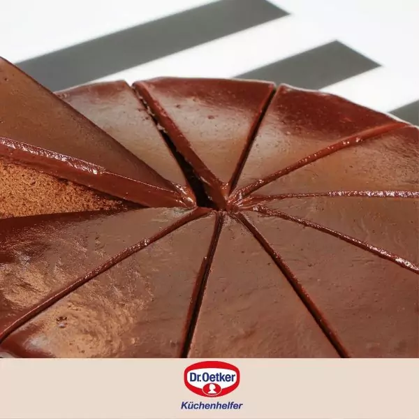 103035-Tortenteiler 12-16 zur Vorgabe des Schnittmusters für 12 oder 16 Stück auf dem Kuchen - mit Kuchen