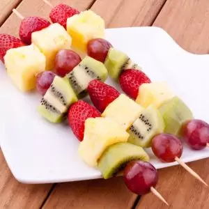 103203-Set aus Holzspieße 25 cm mit 50 Stück aus FSC-zertifiziertem Holz - Obstspieße