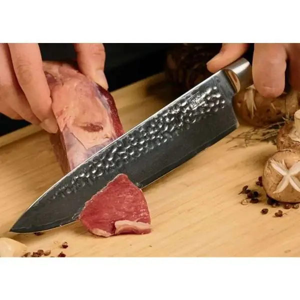 102902-Japanisches Kochmesser 20 cm aus hochwertigem 440C-Edelstahl - beim Schneiden