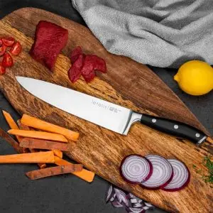 103704 - Chefmesser mit einer 20 cm Klinge aus rostfreiem Edelstahl - auf dem Tisch