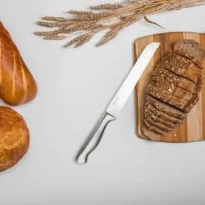 103120-Profi-Brotmesser 33 cm aus einem Stück japanischem Edelstahl und mit Wellenschliff - mit Brot