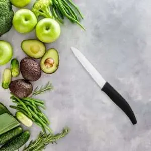 103112-Keramikkochmesser mit sehr scharfer und widerstandsfähiger Keramikklinge - mit Zutaten