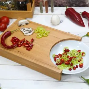 103603-Holzschneidebrett mit Auffangschale aus FSC-Holz und Porzellan - mit Gemüse