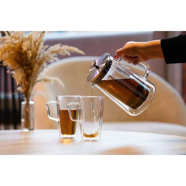 103518A-Doppelwandige French Press 1000ml silber - beim Einschenken