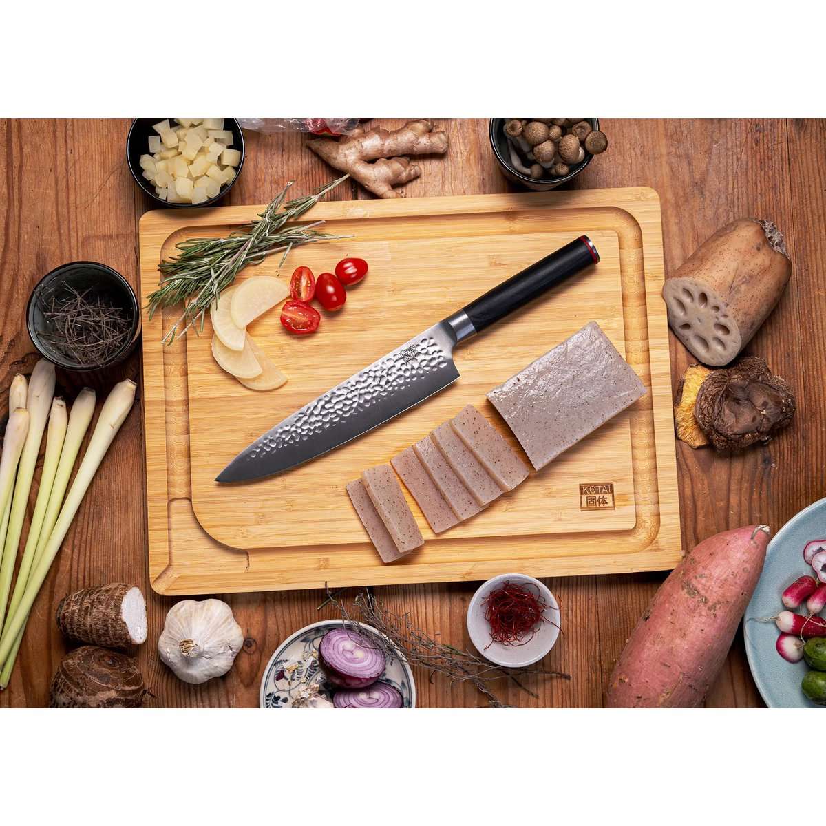 102902-Japanisches Kochmesser 20 cm aus hochwertigem 440C-Edelstahl - auf dem Brett